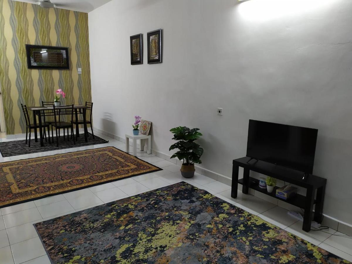 Anggun Homestay Seri Iskandar Exterior photo
