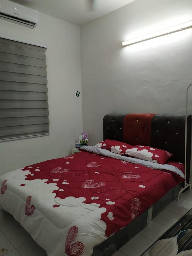 Anggun Homestay Seri Iskandar Exterior photo