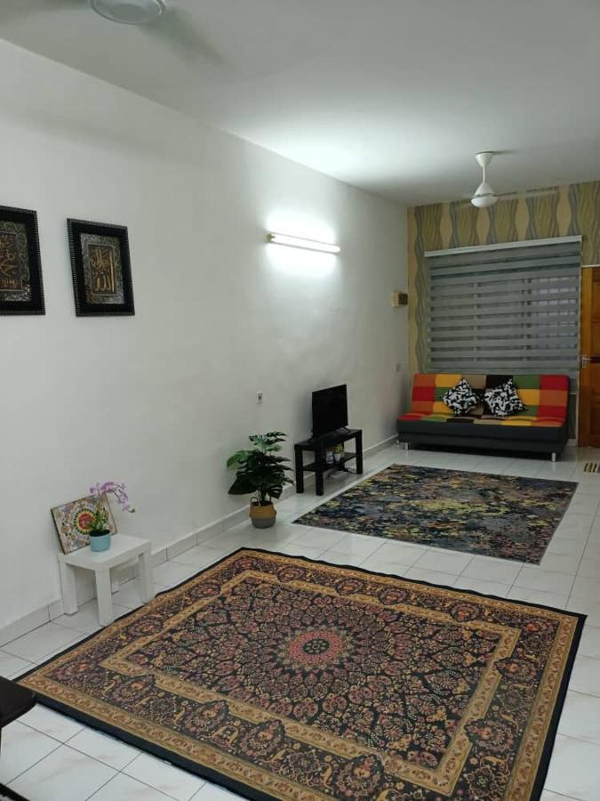 Anggun Homestay Seri Iskandar Exterior photo