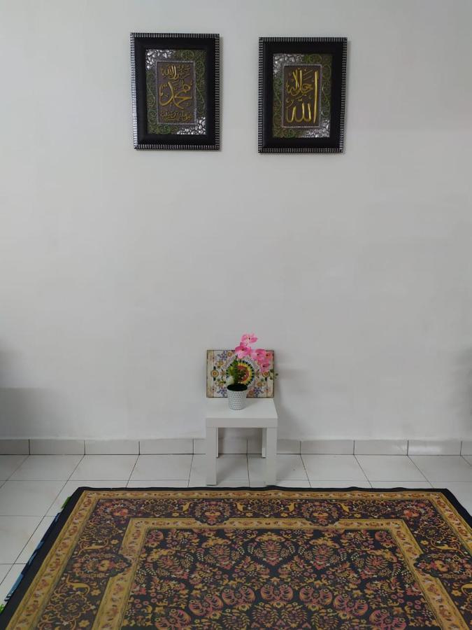 Anggun Homestay Seri Iskandar Exterior photo